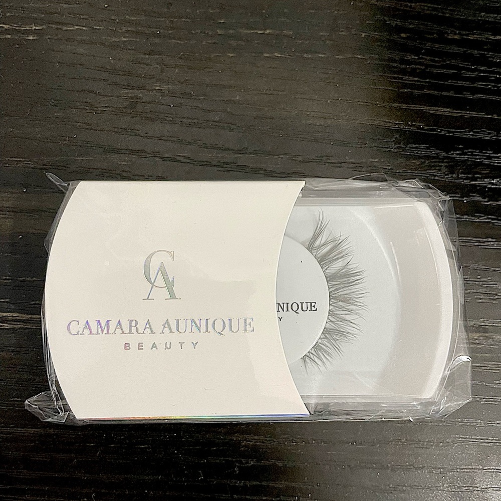Camara Aunique Beauty Lashes